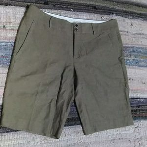 ⚡️Sz 6 Banana Republic Olive 10" Shorts
